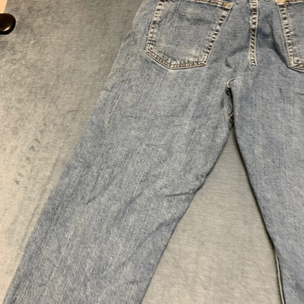 Wrangler Jeans Mens 34x29 Blue Denim Cotton Medium Wash Distressed Relaxed Fit